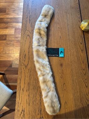 Donnetta Plush Fur Collar Scarf in Light Beige